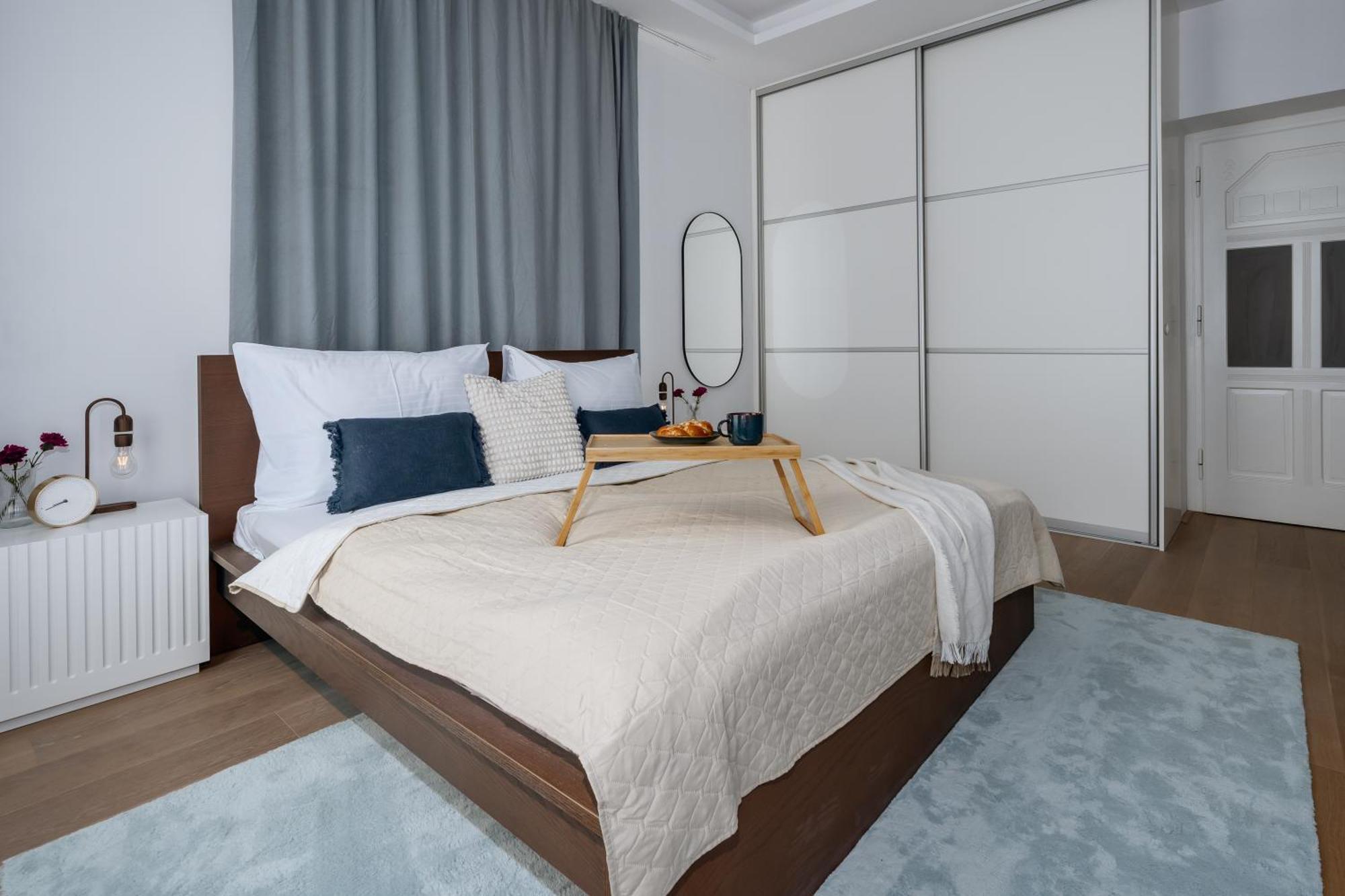 Apartment Days - Luxurious In A Quiet Area