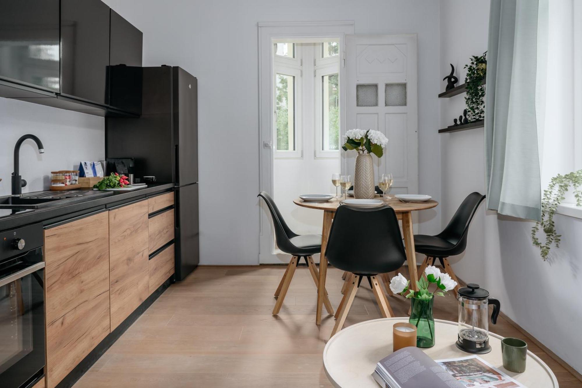 Apartment Days - Luxurious In A Quiet Area