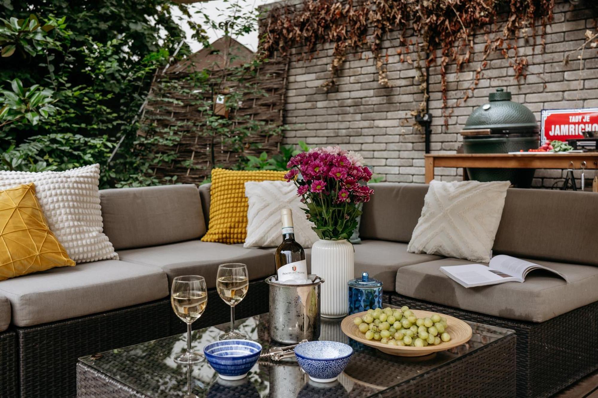 Days - Luxurious In A Quiet Area *